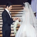Huang Xiaoming Memasangkan Cincin Pernikahan untuk Angelababy