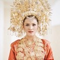 Ratu Anandita Cantik Dalam Balutan Baju Adat Minangkabau