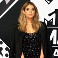 Ashley Benson Serba Hitam di MTV EMAs 2015
