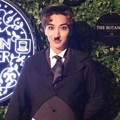 Leeteuk Super Junior Hadir Kenakan Kostum Charlie Chaplin