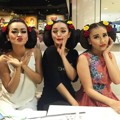 Gaya Trio Cecepu Sebelum Tampil di Jakarta Fashion Week