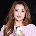 Kim Hee Sun di Red Carpet APAN Star Awards