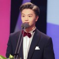 Sungjae BTOB Raih Piala Male Rookie Variety