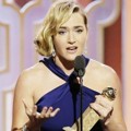 Kate Winslet Raih Piala Best Supporting Actress in a Motion Picture