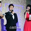 Honey Lee, Jun Hyun Moo dan Hani EXID Jadi Host Seoul Music Awards 2016