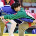 Minhyuk BTOB di Pertangingan Gulat 'Idol Star Athletics Championships 2016'