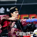 Sungjae BTOB Kenakan Kostum 'Jumong' Saat Lomba Panahan