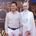 Hanung Bramantyo dan Zaskia Adya Mecca di Indonesia Movie Actors Awards 2016