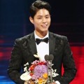 Park Bo Gum Raih Piala InStyle�s Best Style Award