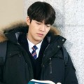 Kim Woo Bin Saat Jadi Siswa SMA di Drama 'Uncontrollably Fond'