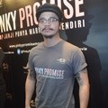 Derby Romero di Perilisan Trailer, Poster dan Soundtrack Film 'Pinky Promise'