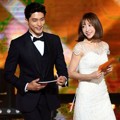 Sung Hoon dan Hani EXID Saat Bacakan Nominasi Seoul International Drama Awards 2016