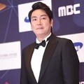 Penampilan Jo Jin Woong di APAN Star Awards 2016