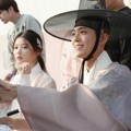 Park Bo Gum Bersalaman dengan Fans Saat Jumpa Fans Drama 'Love in the Moonlight'