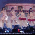 Red Velvet cantik seperti boneka saat Nyanyikan Lagu 'Russian Roulette' di MelOn Music Awards 2016