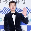 Choi Woo Shik di Red Carpet Blue Dragon Awards 2016