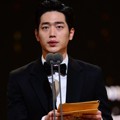Seo Kang Joon Saat bacakan Nominasi Blue Dragon Awards 2016