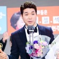 Park Soo Hong Raih Piala Producers Award