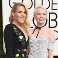 Busy Phillips dan Michelle Williams Hadir di Golden Globe Awards 2017