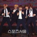 Bangtan Boys Gemparkan Panggung Seoul Music Awards 2017 dengan Bawakan Lagu 'Blood Sweat & Tears' dan 'Fire'