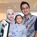 Ferry Ardiansyah Bersama Keluarga di Konferensi Pers Film 'Musik untuk Cinta'