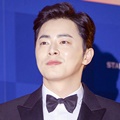 Jo Jung Suk di Red Carpet Baeksang Arts Awards 2017