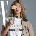 Hyoyeon Girls' Generation Bawa Bunga di Majalah W Korea Edisi Agustus 2017