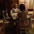 Boneka Annabelle yang tersimpan di Museum Okultisme Lorraine Warren konon masih suka bergerak sendiri.