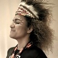Putri Nere tampil cantik mengenakan busana adat asal Papua hingga menuai banyak pujian.