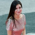 Berikutnya ada pula Lee Il Hwa yang tampil cantik dalam balutan dress silver.