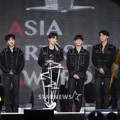 EXO Raih Grand Award, Popularity Award, dan Fabulous Award di AAA 2017