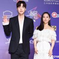 Ahn Jae Hyun dan Park Joo Mi di red carpet MAMA 2017 Hong Kong.