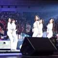 Penampilan Twice di panggung MAMA 2017 Jepang.