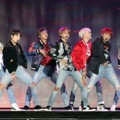 Bangtan Boys Spektakuler Nyanyikan Lagu 'DNA' di MelOn Music Awards 2017