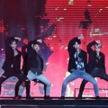 Penampilan Sexy EXO Nyanyikan Lagu 'The Eve' di MelOn Music Awards 2017