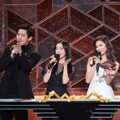 Chanyeol, Irene, Sana dan Jin sukses memukau penonton sebagai MC bagian pertama KBS Gayo Daechukje 2017.