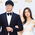 Berpasangan sebagai MC, Kang Sora menggandeng Sung Si Kyung di red carpet Golden Disc Awards 2018.
