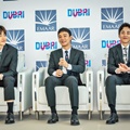 EXO super ganteng di press conference mengenakan setelan jas lengkap.