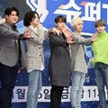 Pose khas Super Junior di jumpa pers variety show 'Super TV'