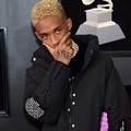 Jaden Smith tak mau ketinggalan muncul di atas red carpet Grammy Awards 2018.