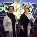 Aisyahrani dan Syahrini di SCTV Music Awards 2018