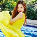 Sunmi cantik kenakan dress warna kuning di Majalah NYLON Edisi Juli 2018