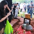 Prisia Nasution Hadir di Pemakaman Deddy Sutomo
