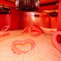 Sama seperti perayaan kelahiran sang putri, Kylie kembali menghias venue pesta dengan banyak balon berwarna pink