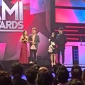 Piala Kategori Karya Produksi Kolaborasi Terbaik Diserahkan Kepada Sheryl Sheinafia, Rizky Febian & Chandra Liow lewat Lagu 'Sweet Talk'