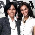 Ratna mendukung sepenuhnya karier Atiqah di dunia hiburan Tanah Air.