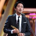 Ha Jung Woo Raih Piala Best Actor Award Kategori Film