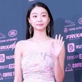 Kim Da Mi di red carpet The Seoul Awards 2018.
