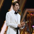 Yoo Yeon Seok Raih Piala Best Supporting Actor Award Kategori Drama
