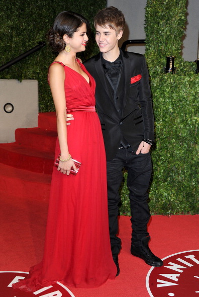 Video : Justin Bieber Dan Selena Gomez Rayakan Oscar 2011 Dengan Ciuman ...